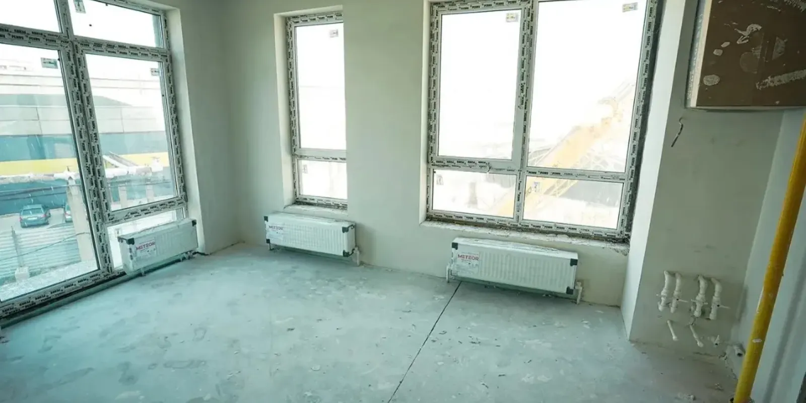 ЖК "Гагарин" — квартира в стадии отделки с установленными окнами ПВХ
