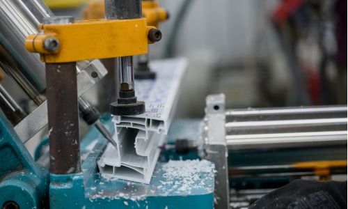 Цех №1 — нарезка и сварка профиля ПВХ на производстве Олимп Строй